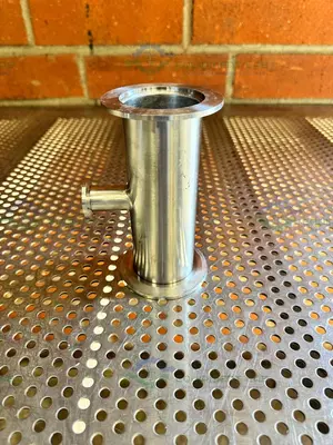Used 3 WAY STAINLESS STEEL KF 50 TO KF 16/10 ELBOW NIPPLE VACUUM FITTING Valves/Fittings California US | Equipment Lab #1317035