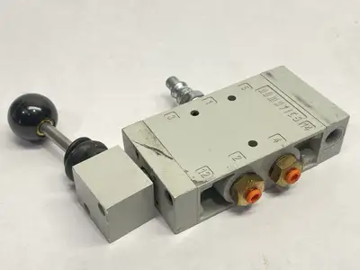 USED NUMATICS PNEUMATIC 4-WAY HAND LEVER VALVE