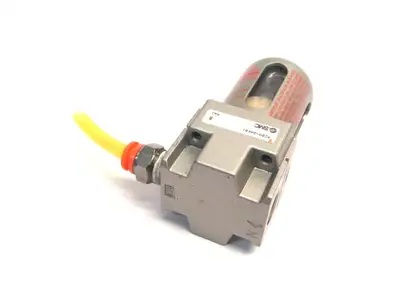 USED SMC NPT 1/4 NORMALLY CLOSED SQUARE GAUGE FILTER