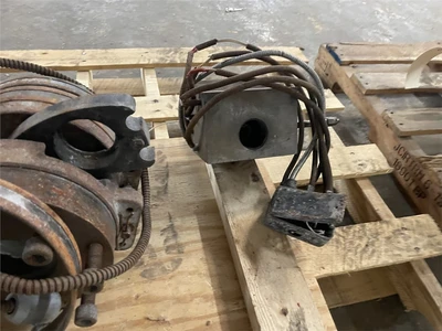 Used 6" Strand Die With 2.5" Beringer Manual Screen Changer 8 Hole With Replaceable Face