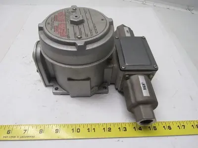 United Electric H122K-S157B Pressure Differential Sensor 10-100 PSID 480V