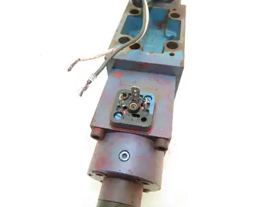 Mannesmann Rexroth 4WRA10E40-12/24N9K4/M Hydraulic Solenoid Valve 24VDC