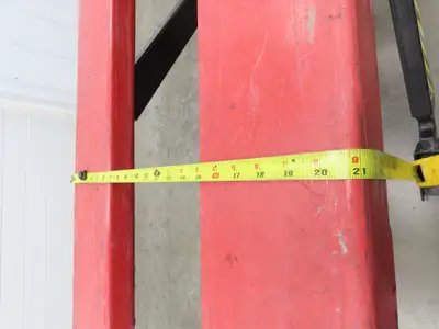 Uline H-5442 Manual Narrow Pallet Lifter 3000lb Jack 46" Long 31" Lift Height