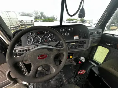 USED 2011 PETERBILT 384