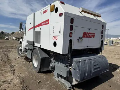 USED 2005 FREIGHTLINER FL70