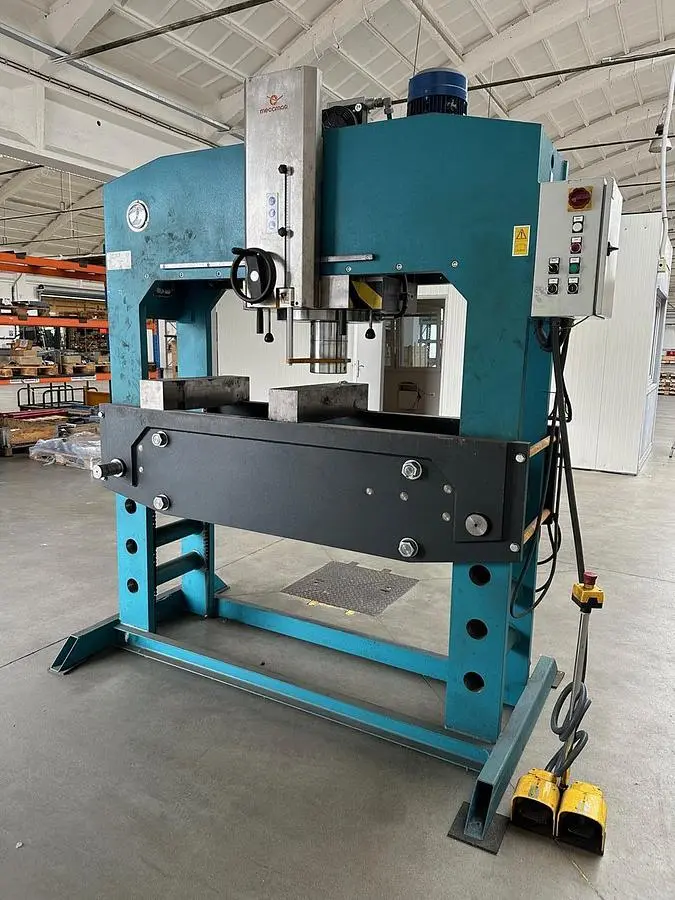 Used 2022 MECAMAQ CD 250 H-Frame Presses CZ | Amaron s.r.o. #1056814