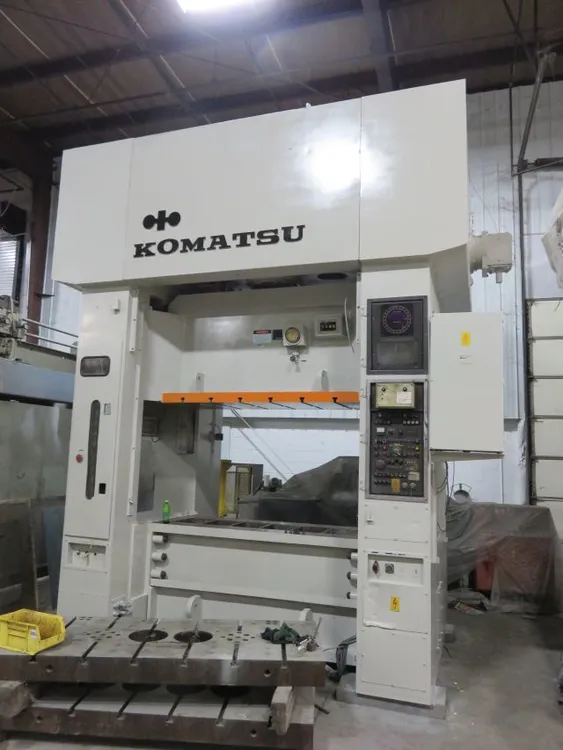 Used 1986 KOMATSU E2T-200N Straight Side Presses Michigan US | Universal Press & Machinery (UPM) #5045