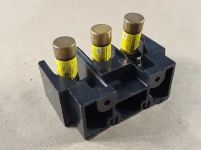 Disconnect Switch with 15 Amp Fuse LPJ-12SP