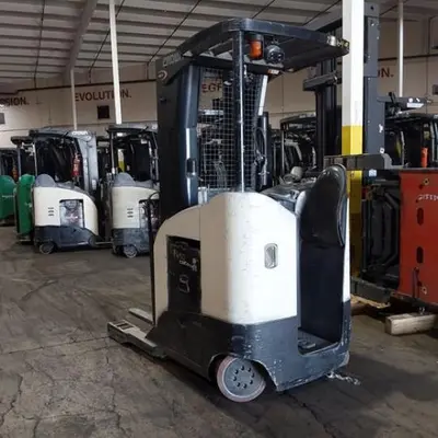 USED 2019 CROWN RR5725-45