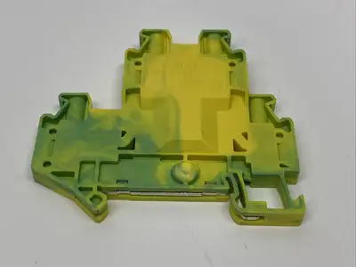 UTTB 4-PE,3044759 | Phoenix Contact UTTB 4-PE Ground Terminal Block Green/Yellow 3044759 LOT OF 4 - Used