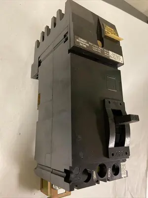 Used SQUARE D FA24020AB Circuit Breakers | Surplus Asset Holdings #1189085