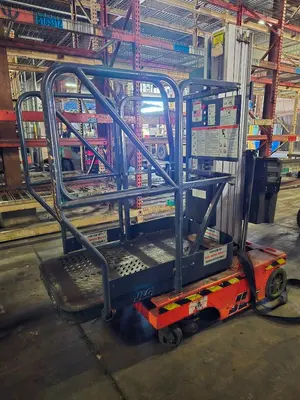 Used _UNKNOWN_ _UNKNOWN_ Vertical Mast Lifts Ohio US | Myron Bowling Auctioneers Inc #1504475