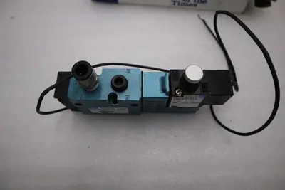 NEW MAC 811C-PM-613CA-152 SOLENOID VALVE 4-WAY SINGLE SOLENOID - STOCK H1506