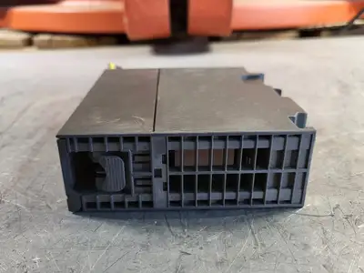 USED SIEMENS 6ES7 322-1HF10-0AA0
