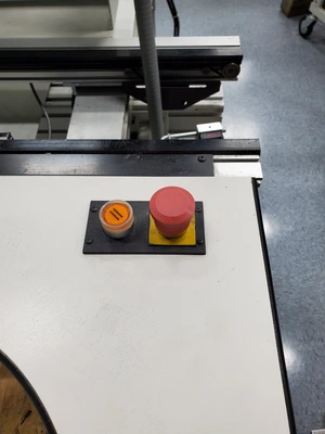 USED UIC - UNIVERSAL INSTRUMENTS CORP 44" LIFTGATE CONVEYOR