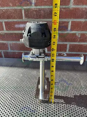 USED ITT PURE FLO ADVANTAGE 6 -WAY DIAPHRAGM VALVE W/ 1" TO 3/4" SANITARY FITTING