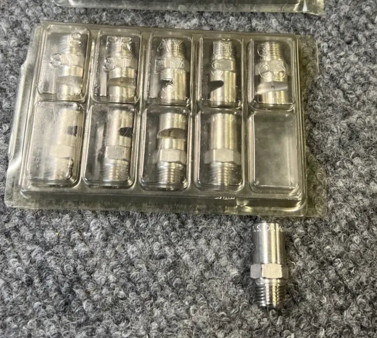 New | in-Stock Spraying System 1/8K 316SS 2 Valves/Fittings California US | Davliegogo LLC #1710208