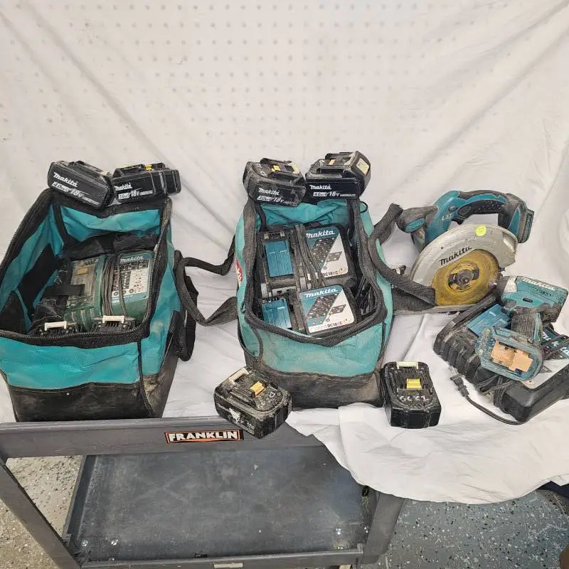 Makita 28V Cordless Kit, Circular Saw, Driver Impact and +B39:B628 Batteries w/ 5 Chargers-works
