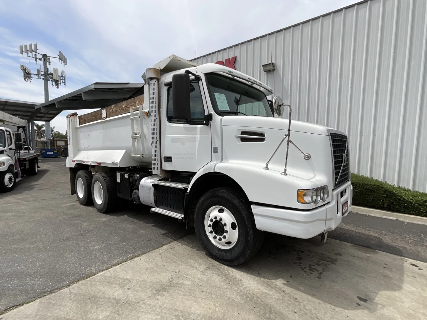 Used 2011 VOLVO VHD Dump trucks California US | Big Truck & Equipment #1412219