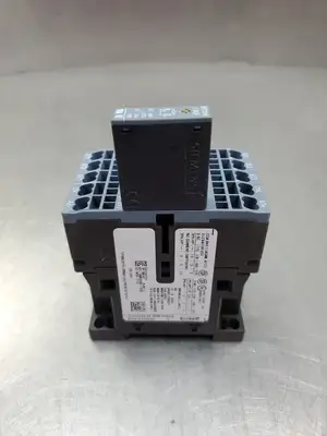 SIEMENS SIRIUS 3RT20152BB42 Contactor w/3RT29161JK00 Module. 4C44