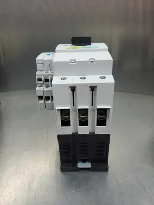 Siemens SIRIUS 3RV10424MB10 Contactor w/3RV19011A Module. 4D49