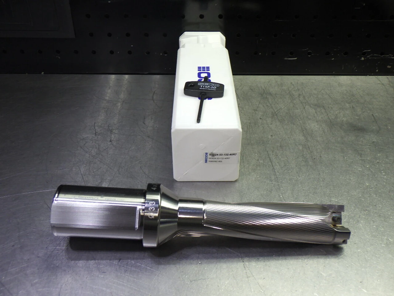 SECO 33mm Coolant Thru 4xD Drill 40mm Shank SD524-33-132-40R7 (LOC2828C)