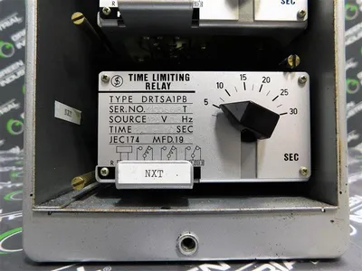 Fuji Electric DRTSA1PB Time Limiting Relay 2.5-30s and 0.25-3s Type DQBA2 Used