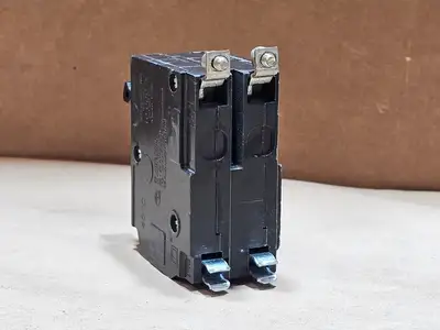 Used SQUARE D QOB240 Switchgears British Columbia CA | Lenmark #1438517