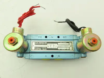 Honeywell Skinner S3RRGBL4 Solenoid Spool Valve 5-3-Way NC 120V 150 PSI 1/2" NPT
