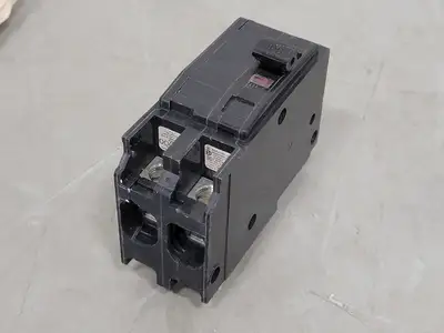 NEW SQUARE D QOB2100