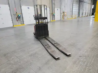 USED RAYMOND 8410