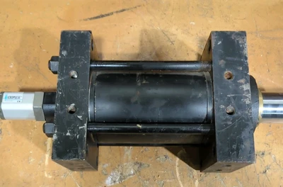 Used Parker 04.00 JJ2HXKTS33AA 5.000 Cylinders Indiana US | J&J Industrial Supply #1259676