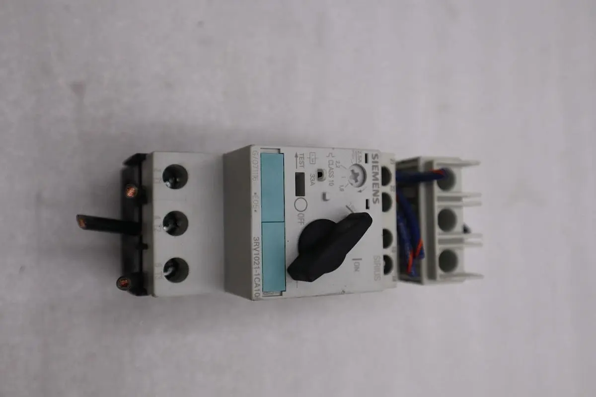 LOT OF 4     Siemens 3RV1021-1CA10 Manual Circuit Breaker 1.8-2.5A STOCK H1828