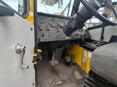 USED 2004 GROVE TMS900E