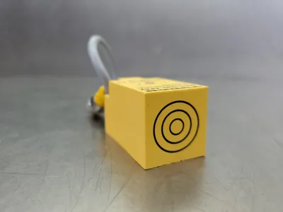 Turck Ni15-Q30-AP6X 10-30VDC 200m Inductive Sensor. 5E-16