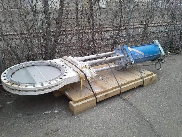 Trueline TL 30" knife gate valve with actuator