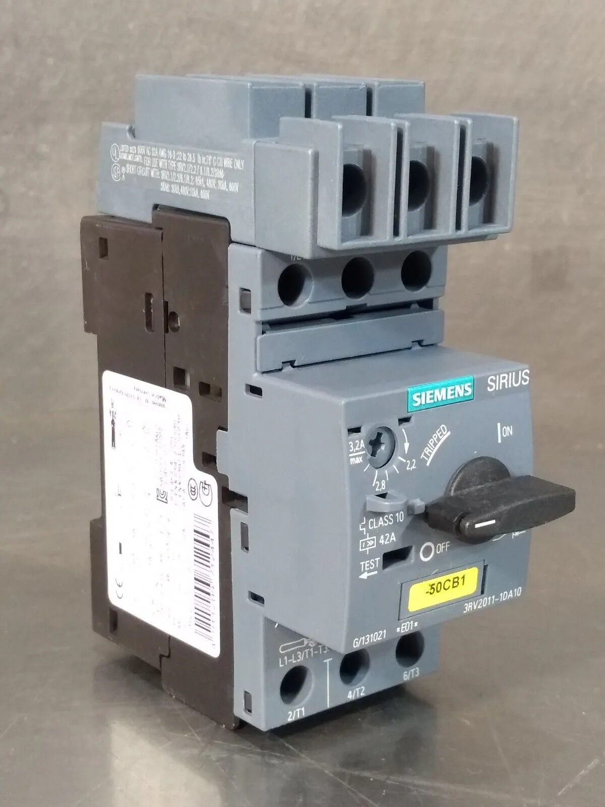 Siemens 3RV2011-1DA10 w/ 3RV2928-1H Sirius Circuit Breaker Loc4D4