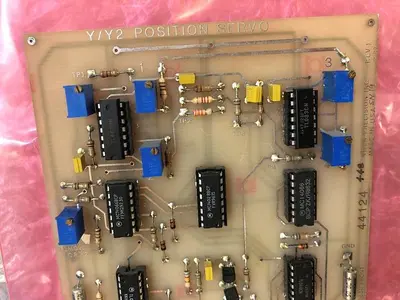 Y-Y2 POSITION SERVO