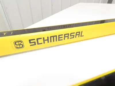 Schmersal SLC440-ER-1450-14-01 Safety Light Curtain Transmitter & Receiver Set