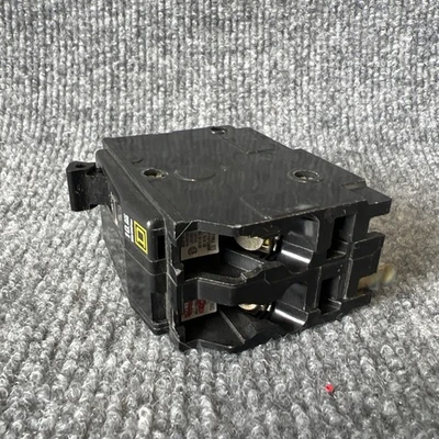 Used Square D Q0B220 Circuit Breakers California US | Davliegogo LLC #1729087