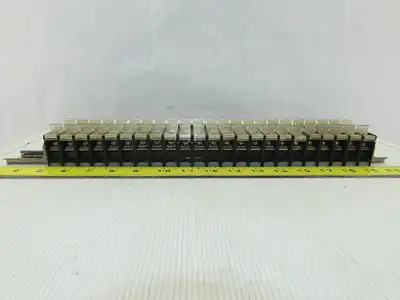 Idec BAF111SDU 24V 10A Fuse Holder W/Indicator 18-10AWG On DIN Rail Lot of 23