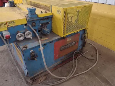 48" X 18 GA BRADBURY "BOSS-48" COIL STRAIGHTENER & FYLING SHEAR: STOCK #18679