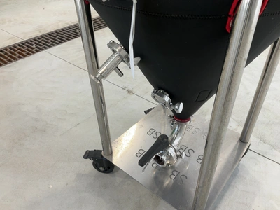 Used SPIKE BREWING CF30 CONICAL FERMENTER/UNITANK WITH INSULATED CONICAL JACKET Brewing Equipment Michigan US | Miedema Asset Management Group #1580154