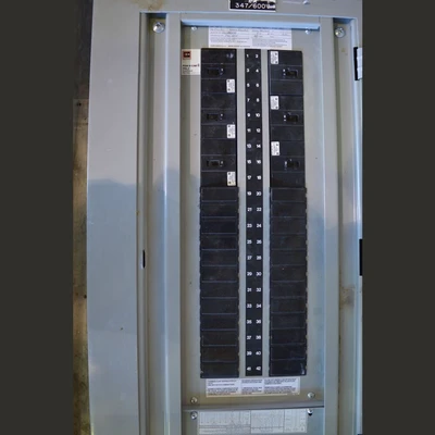 Cutler Hammer 225 Amp Distribution Lighting Panel