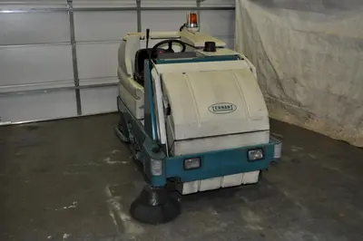 USED TENNANT 8300