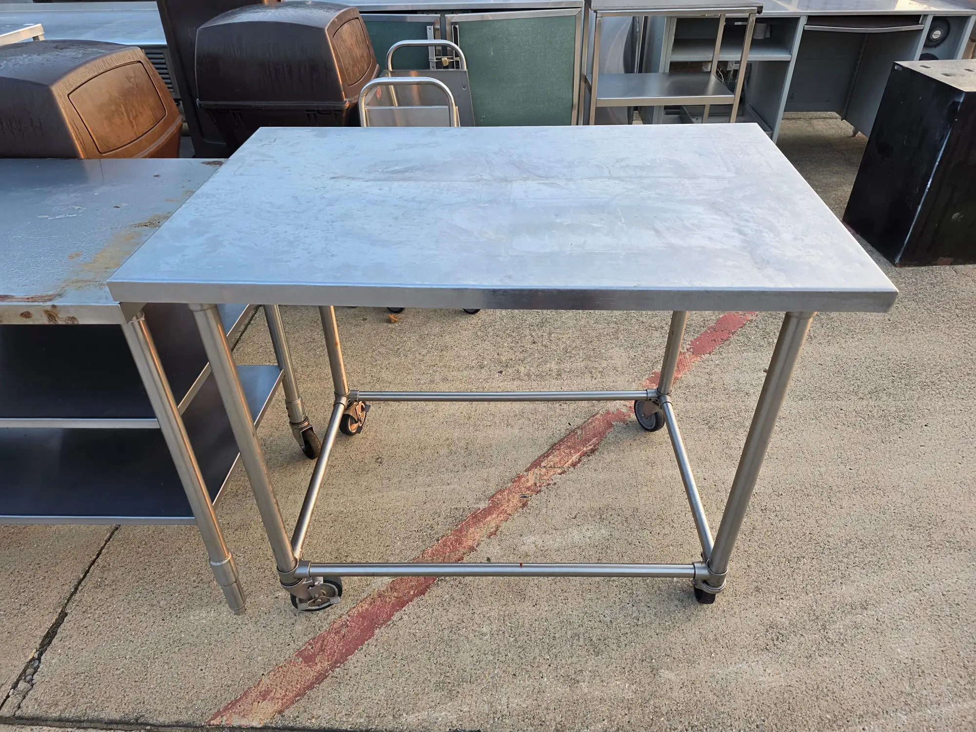 Used Falcon Restaurant Supply Used 48" 30" Stainless Steel Table with Casters - FG9 - SS405 Food Prep Tables Illinois US | Falcon Restaurant Supply #1373541