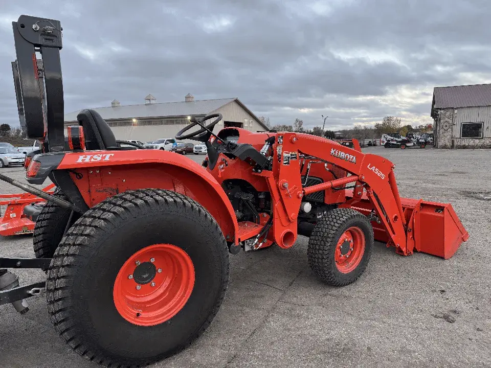 USED 2016 Kubota L3301HST
