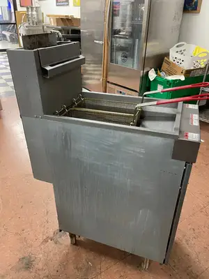 Used Vulcan Used Vulcan 1VEG35M-1 Natural Gas 35-40 lb. Floor Fryer with Millivolt Controls - 70,000 BTU Cookers / Coolers / Fryers Illinois US | Falcon Restaurant Supply #1375782
