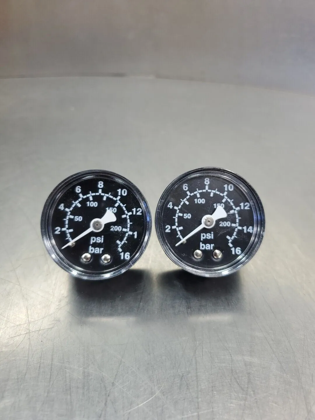Air Pressure/Hydraulic Gauge, 200 PSI 2" Face, Back Mount 1/2 NPT. 6E-7