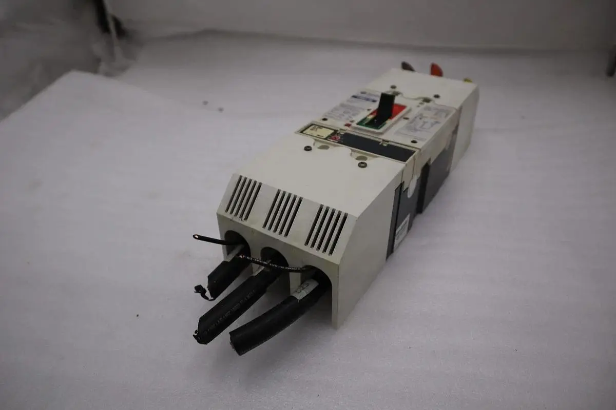 Allen Bradley 140U-J6X3 100A 3P 600V AC 250V DC Circuit Breaker STOCK H1868